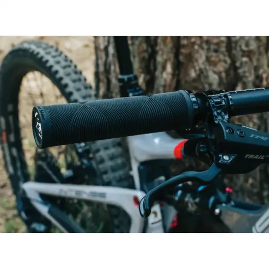 Грипсы Lizard Skins STRATA Lock-On, 135мм, jet black