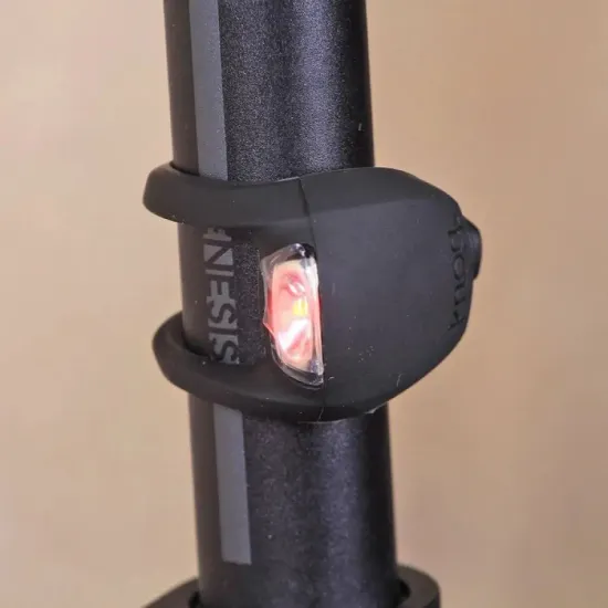 Мигалка задня Knog Frog Strobe Rear 2,5 Lumens Black 11928 Мигалка задня Knog Frog Strobe Rear 2,5 Lumens Black 11928