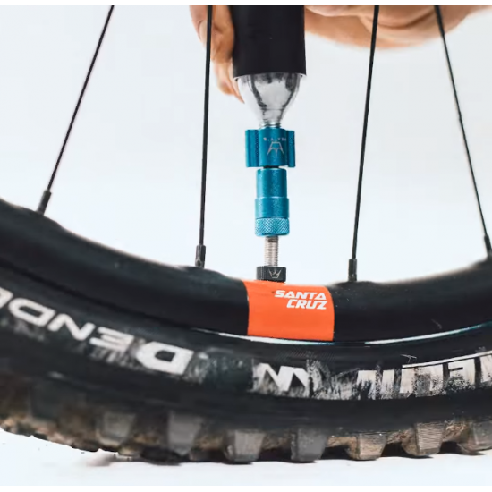 Насос Peaty's Holeshot CO2 насос для накачування шин, MTB 25g, черный