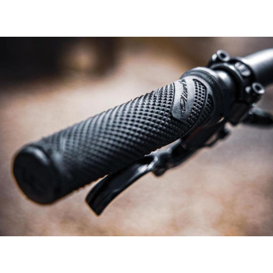 Гріпси Lizard Skins WASATCH Lock-On, 136мм, jet black Гріпси Lizard Skins WASATCH Lock-On, 136мм, jet black