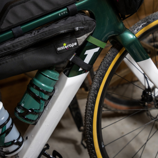 Фляготримач ELITE PRISM RECYCLED L чорний матовий Фляготримач ELITE PRISM RECYCLED L чорний матовий